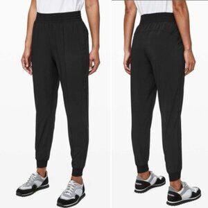 Lululemon Wanderer Jogger Black 2020 size 6 EUC